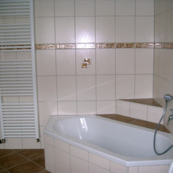 Bathroom on 1st floor
